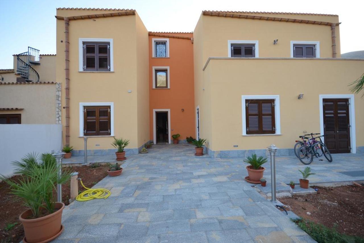Baia Santa Margherita B&B Castelluzzo Exterior photo