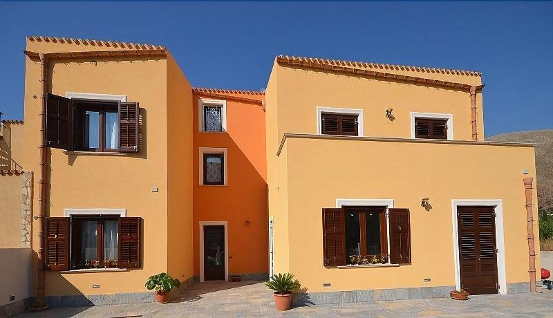 Baia Santa Margherita B&B Castelluzzo Exterior photo